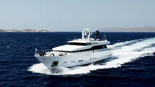 LUNA SEA / CAPACITY ∞ Luna-Sea yacht (Cantieri di Pisa, 33.53m, 2000)